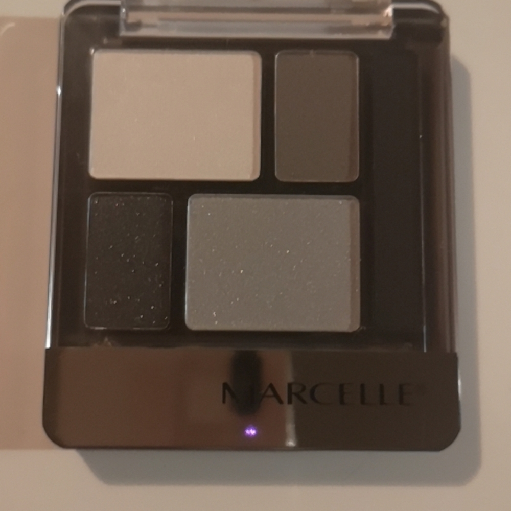 Makeup - Picture 4 of 7